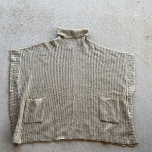Sweater/poncho